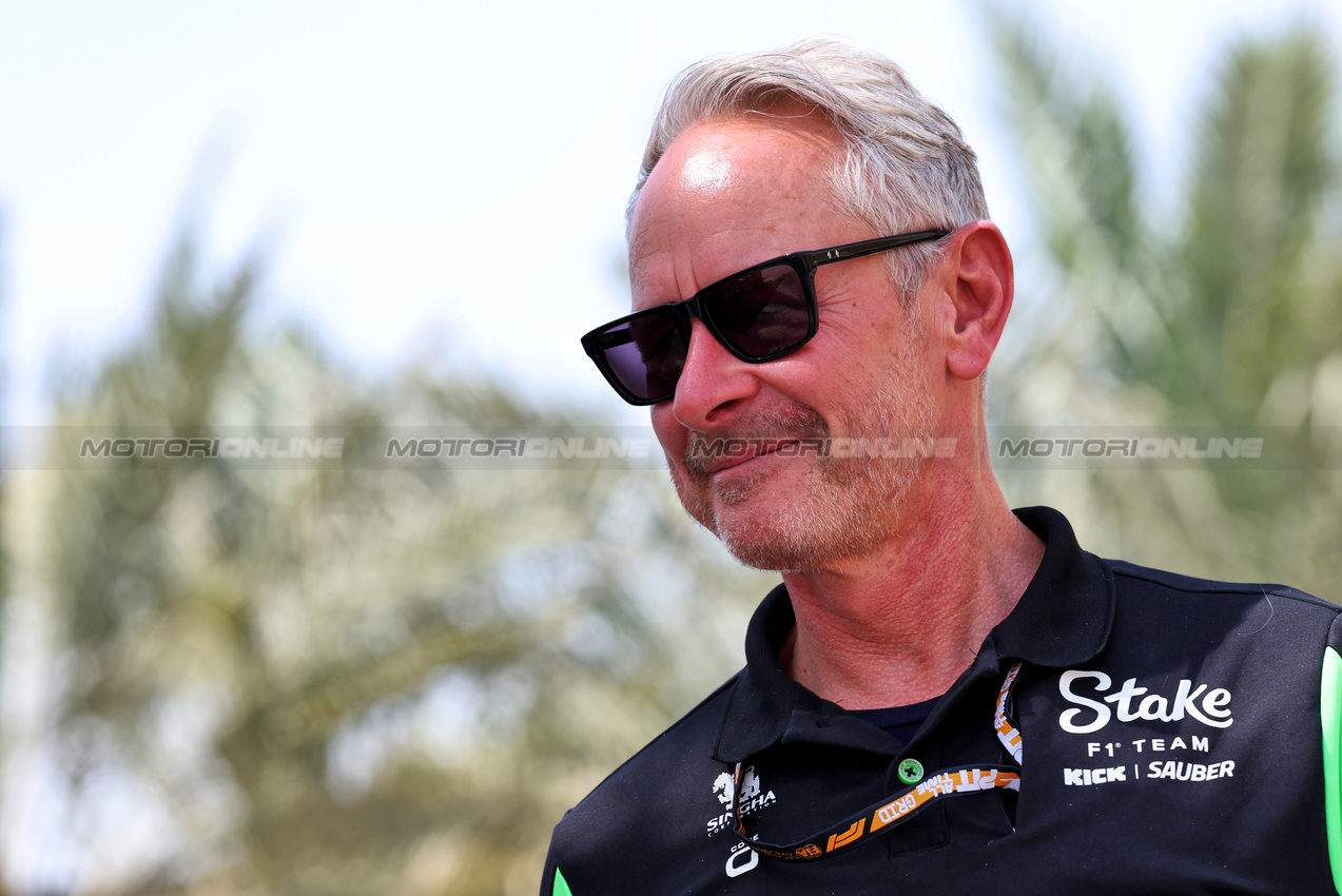 GP BAHRAIN, Jonathan Wheatley (GBR) Sauber Team Principal.

10.04.2025. Formula 1 World Championship, Rd 4, Bahrain Grand Prix, Sakhir, Bahrain, Preparation Day.

- www.xpbimages.com, EMail: requests@xpbimages.com © Copyright: Bearne / XPB Images
