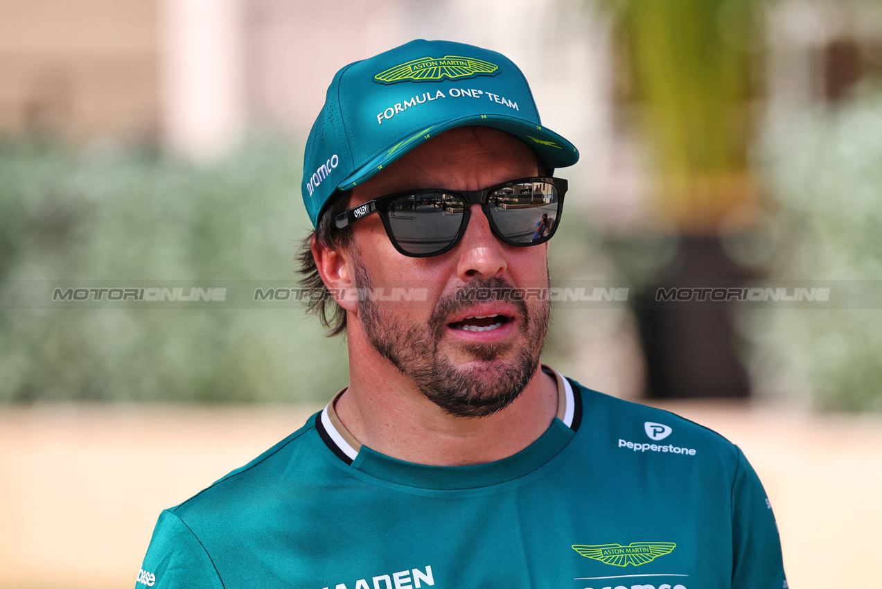 GP BAHRAIN, Fernando Alonso (ESP) Aston Martin F1 Team.

10.04.2025. Formula 1 World Championship, Rd 4, Bahrain Grand Prix, Sakhir, Bahrain, Preparation Day.

- www.xpbimages.com, EMail: requests@xpbimages.com © Copyright: Batchelor / XPB Images