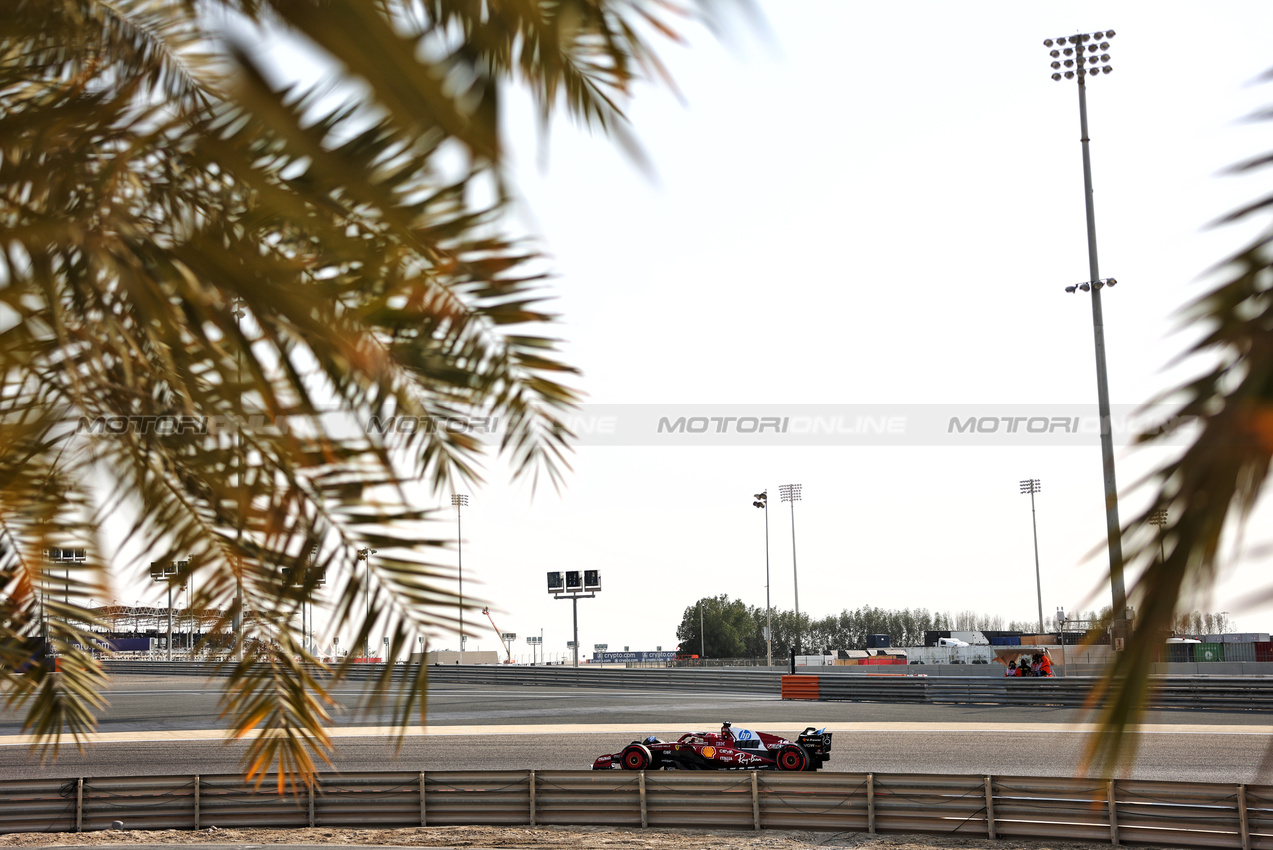 GP BAHRAIN, Charles Leclerc (MON) Ferrari SF-25.

12.04.2025. Formula 1 World Championship, Rd 4, Bahrain Grand Prix, Sakhir, Bahrain, Qualifiche Day.

- www.xpbimages.com, EMail: requests@xpbimages.com © Copyright: Charniaux / XPB Images