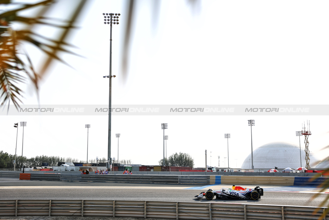 GP BAHRAIN, Isack Hadjar (FRA) Racing Bulls VCARB 02.

12.04.2025. Formula 1 World Championship, Rd 4, Bahrain Grand Prix, Sakhir, Bahrain, Qualifiche Day.

- www.xpbimages.com, EMail: requests@xpbimages.com © Copyright: Charniaux / XPB Images