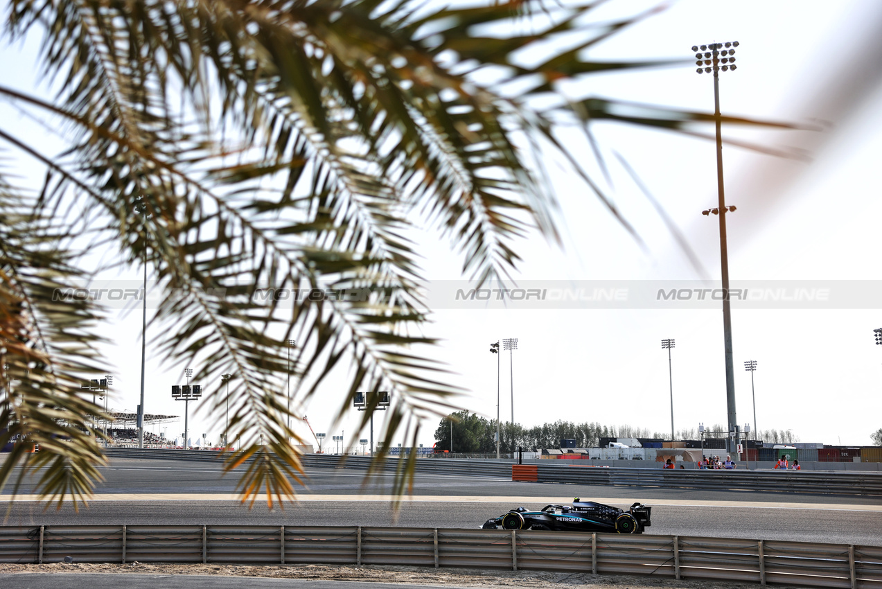 GP BAHRAIN, Andrea Kimi Antonelli (ITA) Mercedes AMG F1 W16.

12.04.2025. Formula 1 World Championship, Rd 4, Bahrain Grand Prix, Sakhir, Bahrain, Qualifiche Day.

- www.xpbimages.com, EMail: requests@xpbimages.com © Copyright: Charniaux / XPB Images