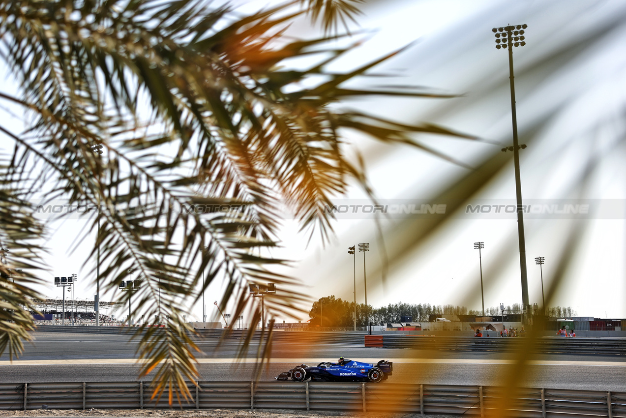 GP BAHRAIN, Carlos Sainz (ESP) Atlassian Williams Racing FW46.

12.04.2025. Formula 1 World Championship, Rd 4, Bahrain Grand Prix, Sakhir, Bahrain, Qualifiche Day.

- www.xpbimages.com, EMail: requests@xpbimages.com © Copyright: Charniaux / XPB Images