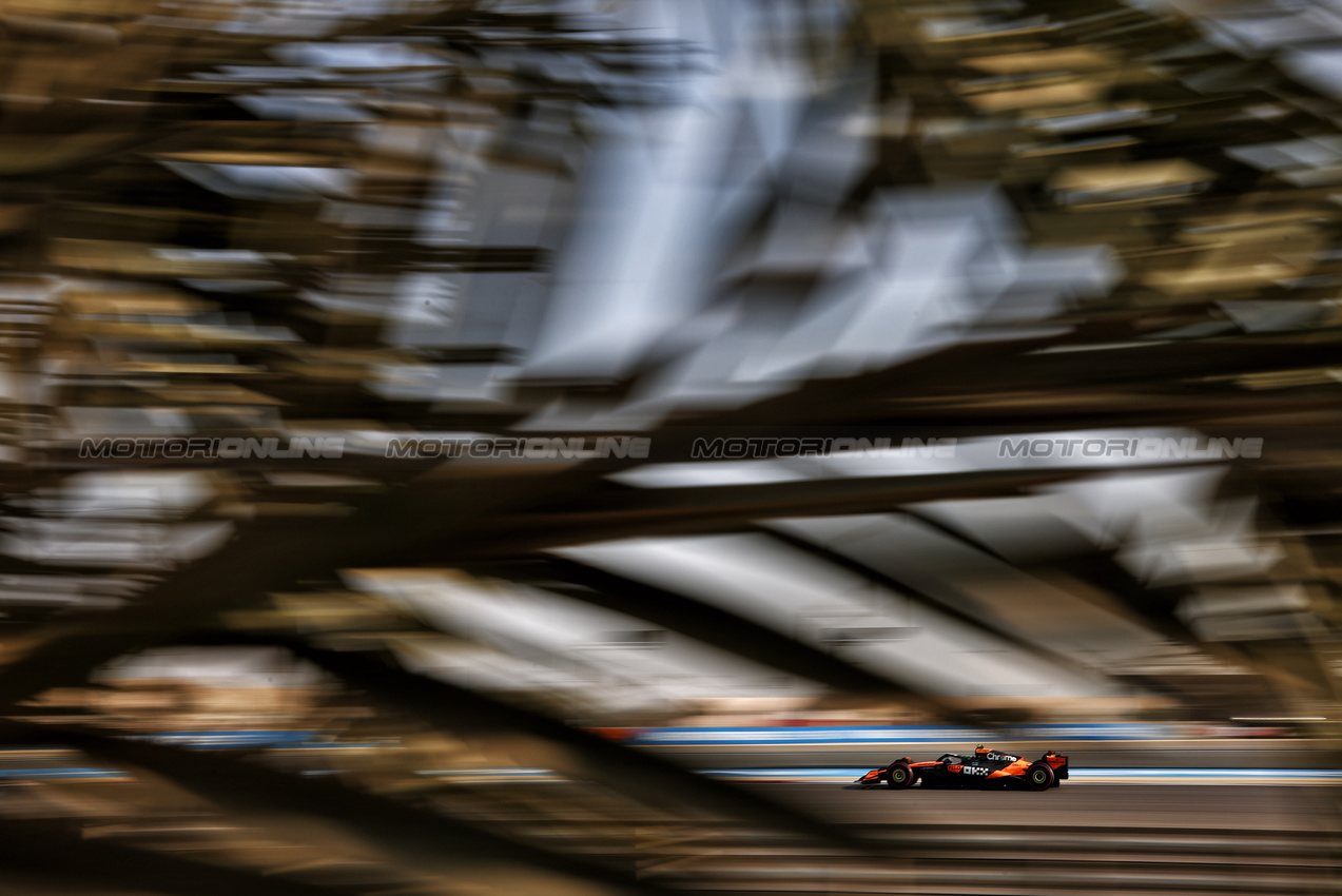 GP BAHRAIN, Lando Norris (GBR) McLaren MCL39.

12.04.2025. Formula 1 World Championship, Rd 4, Bahrain Grand Prix, Sakhir, Bahrain, Qualifiche Day.

- www.xpbimages.com, EMail: requests@xpbimages.com © Copyright: Charniaux / XPB Images