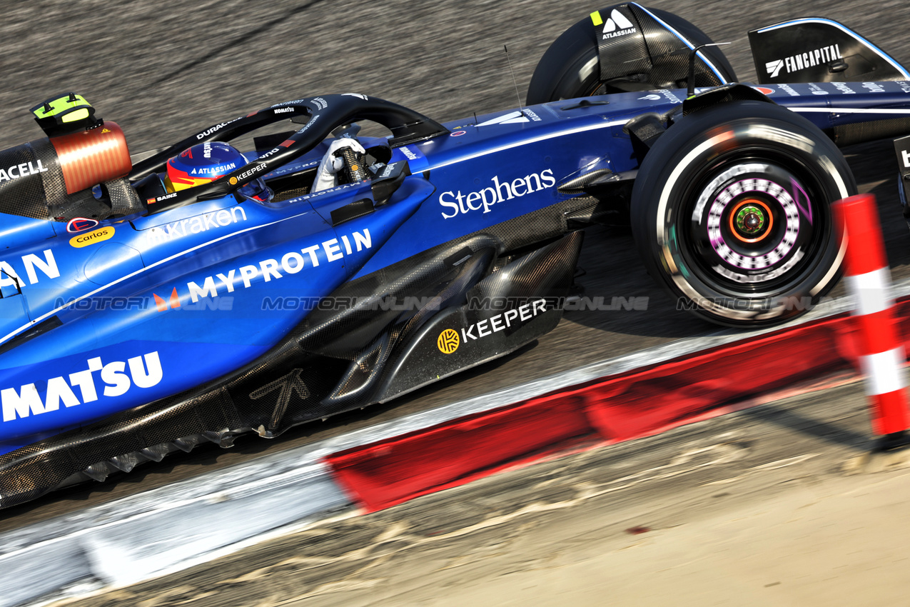 GP BAHRAIN, Carlos Sainz (ESP) Atlassian Williams Racing FW46.

12.04.2025. Formula 1 World Championship, Rd 4, Bahrain Grand Prix, Sakhir, Bahrain, Qualifiche Day.

- www.xpbimages.com, EMail: requests@xpbimages.com © Copyright: Bearne / XPB Images