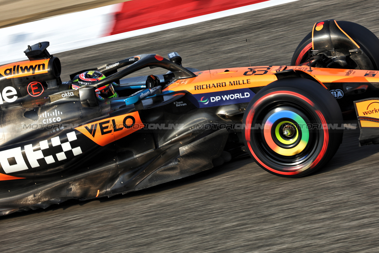 GP BAHRAIN, Oscar Piastri (AUS) McLaren MCL39.

12.04.2025. Formula 1 World Championship, Rd 4, Bahrain Grand Prix, Sakhir, Bahrain, Qualifiche Day.

- www.xpbimages.com, EMail: requests@xpbimages.com © Copyright: Bearne / XPB Images