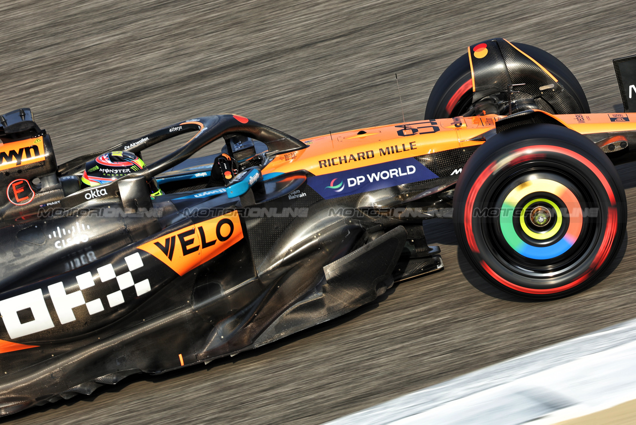 GP BAHRAIN, Oscar Piastri (AUS) McLaren MCL39.

12.04.2025. Formula 1 World Championship, Rd 4, Bahrain Grand Prix, Sakhir, Bahrain, Qualifiche Day.

- www.xpbimages.com, EMail: requests@xpbimages.com © Copyright: Bearne / XPB Images