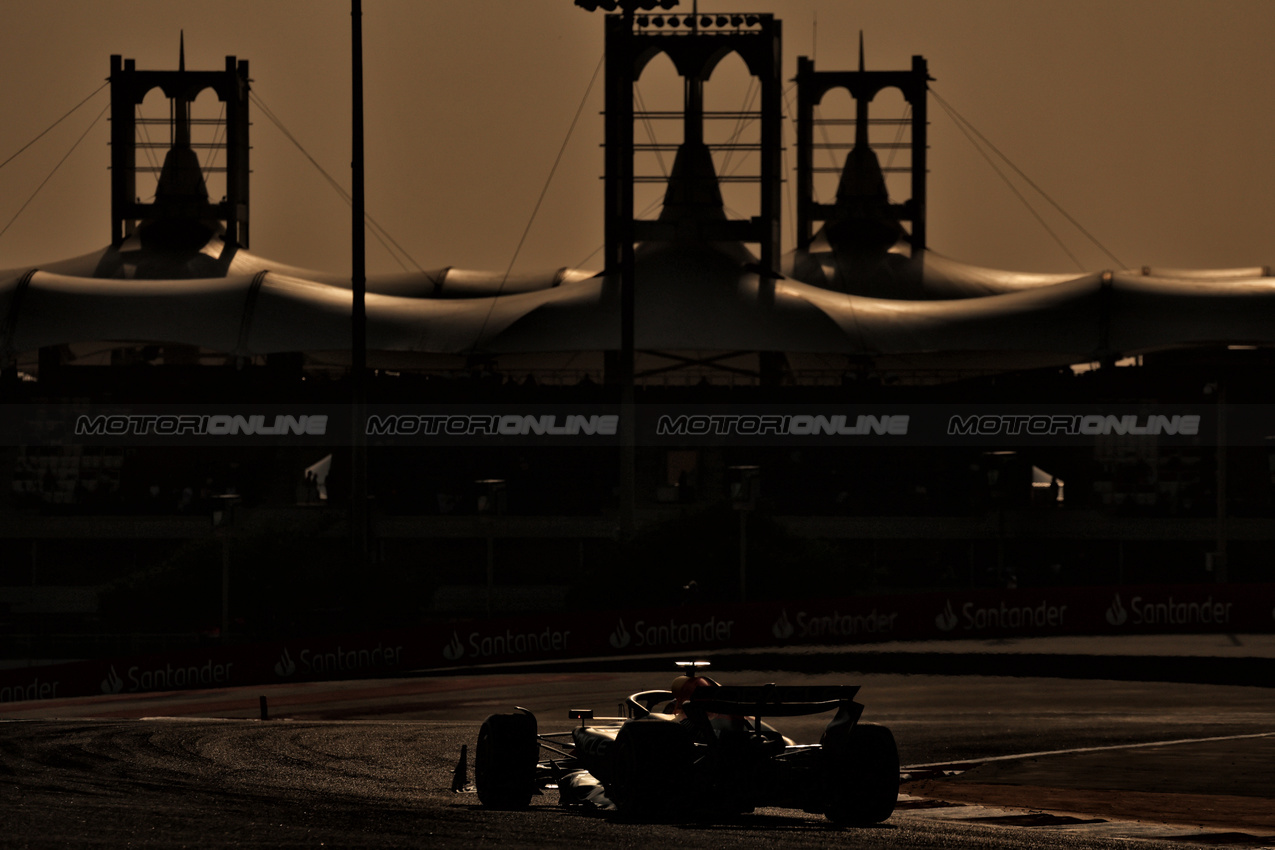 GP BAHRAIN, Max Verstappen (NLD) Red Bull Racing RB21.

12.04.2025. Formula 1 World Championship, Rd 4, Bahrain Grand Prix, Sakhir, Bahrain, Qualifiche Day.

- www.xpbimages.com, EMail: requests@xpbimages.com © Copyright: Moy / XPB Images