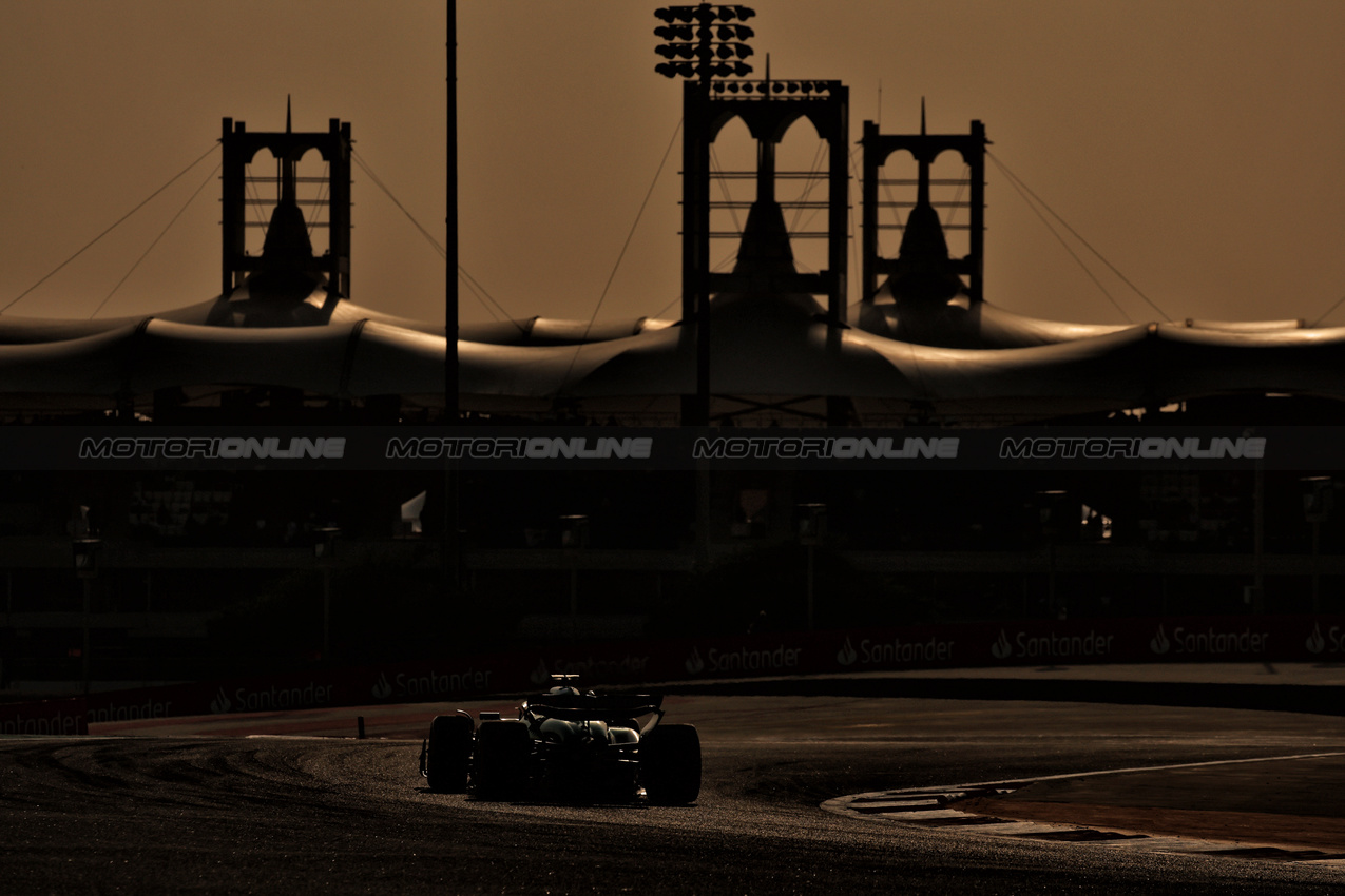 GP BAHRAIN, Fernando Alonso (ESP) Aston Martin F1 Team AMR25.

12.04.2025. Formula 1 World Championship, Rd 4, Bahrain Grand Prix, Sakhir, Bahrain, Qualifiche Day.

- www.xpbimages.com, EMail: requests@xpbimages.com © Copyright: Moy / XPB Images