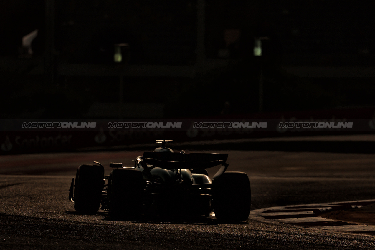 GP BAHRAIN, Fernando Alonso (ESP) Aston Martin F1 Team AMR25.

12.04.2025. Formula 1 World Championship, Rd 4, Bahrain Grand Prix, Sakhir, Bahrain, Qualifiche Day.

- www.xpbimages.com, EMail: requests@xpbimages.com © Copyright: Moy / XPB Images