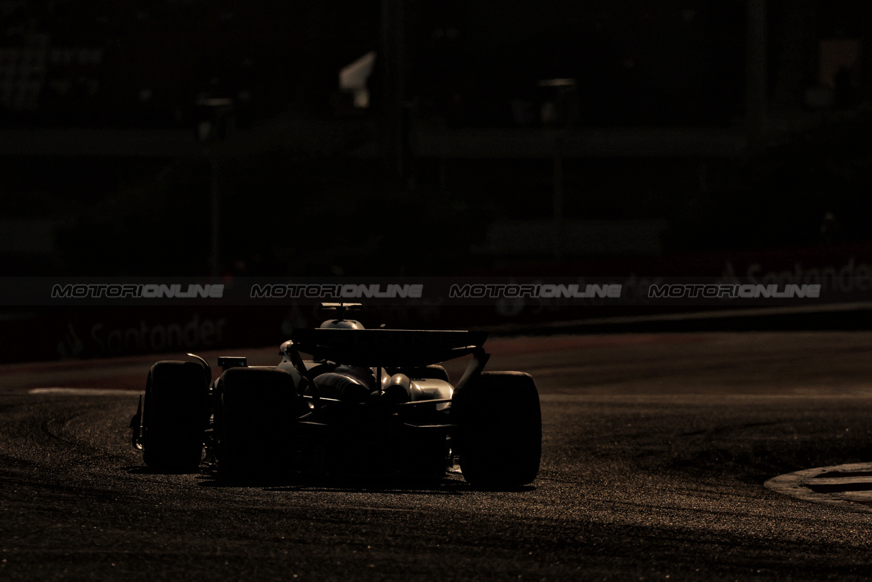 GP BAHRAIN, Pierre Gasly (FRA) Alpine F1 Team A525.

12.04.2025. Formula 1 World Championship, Rd 4, Bahrain Grand Prix, Sakhir, Bahrain, Qualifiche Day.

- www.xpbimages.com, EMail: requests@xpbimages.com © Copyright: Moy / XPB Images