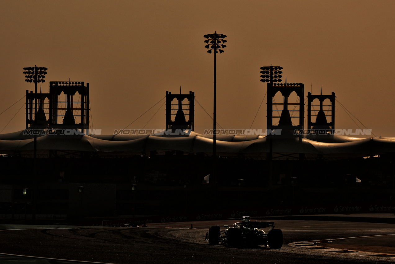GP BAHRAIN, Lance Stroll (CDN) Aston Martin F1 Team AMR25.

12.04.2025. Formula 1 World Championship, Rd 4, Bahrain Grand Prix, Sakhir, Bahrain, Qualifiche Day.

- www.xpbimages.com, EMail: requests@xpbimages.com © Copyright: Moy / XPB Images
