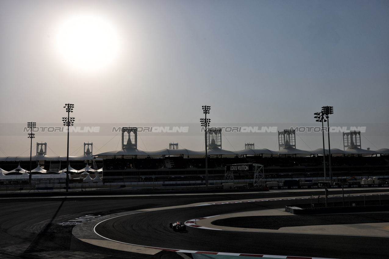 GP BAHRAIN, Max Verstappen (NLD) Red Bull Racing RB21.

12.04.2025. Formula 1 World Championship, Rd 4, Bahrain Grand Prix, Sakhir, Bahrain, Qualifiche Day.

- www.xpbimages.com, EMail: requests@xpbimages.com © Copyright: Charniaux / XPB Images