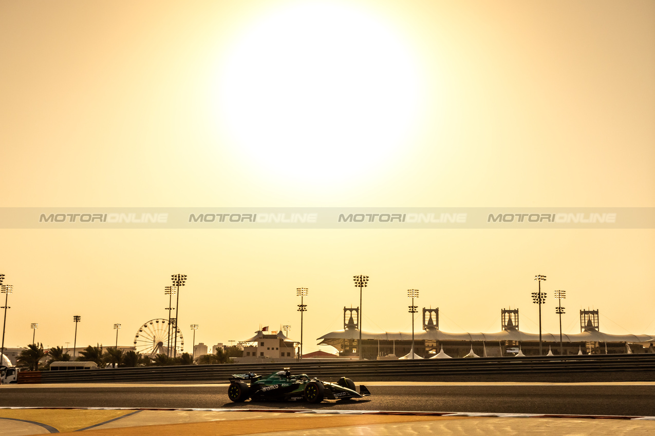 GP BAHRAIN, Lance Stroll (CDN) Aston Martin F1 Team AMR25.

12.04.2025. Formula 1 World Championship, Rd 4, Bahrain Grand Prix, Sakhir, Bahrain, Qualifiche Day.

- www.xpbimages.com, EMail: requests@xpbimages.com © Copyright: Bearne / XPB Images