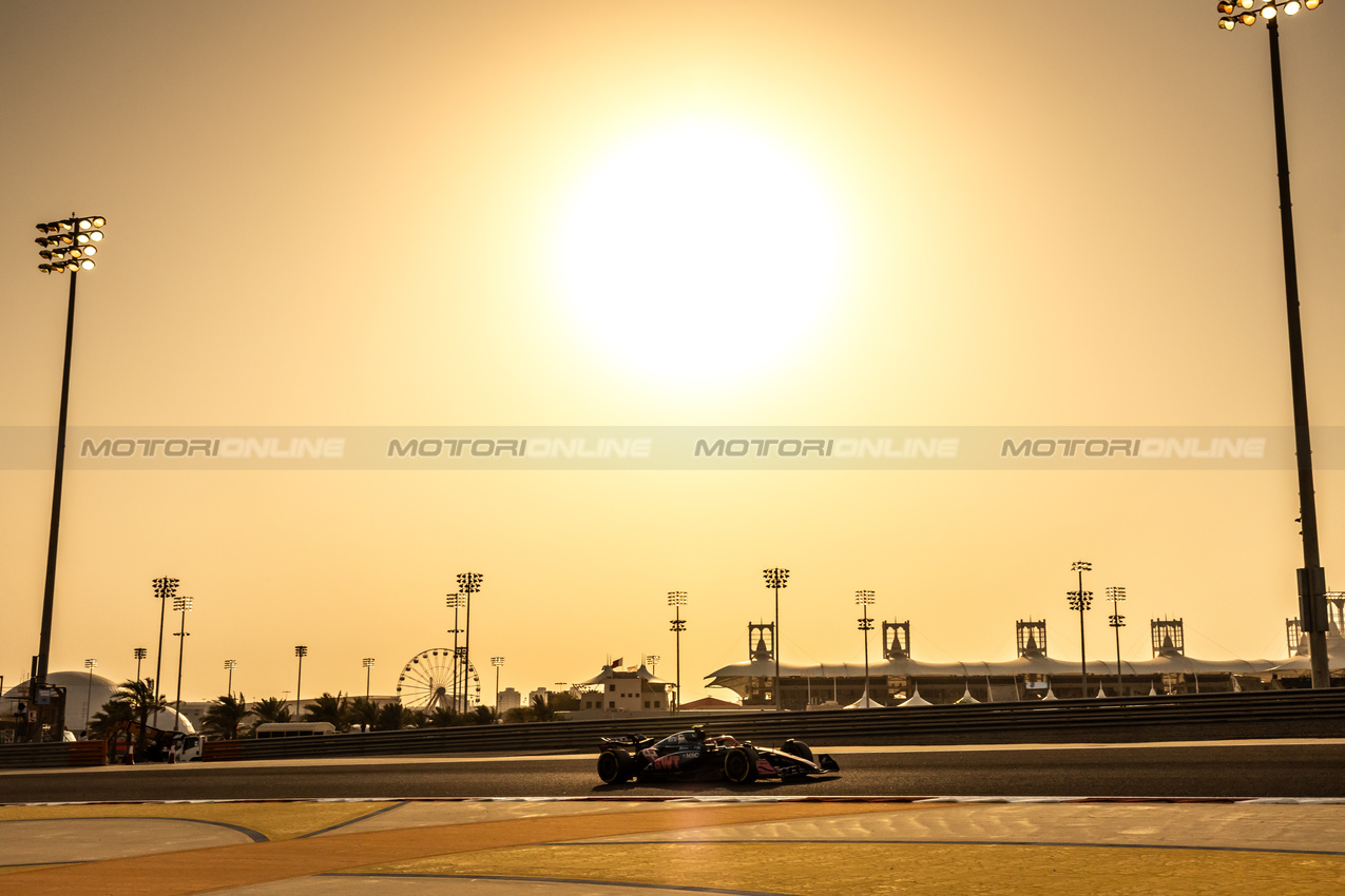 GP BAHRAIN, Jack Doohan (AUS) Alpine F1 Team A525.

12.04.2025. Formula 1 World Championship, Rd 4, Bahrain Grand Prix, Sakhir, Bahrain, Qualifiche Day.

- www.xpbimages.com, EMail: requests@xpbimages.com © Copyright: Bearne / XPB Images