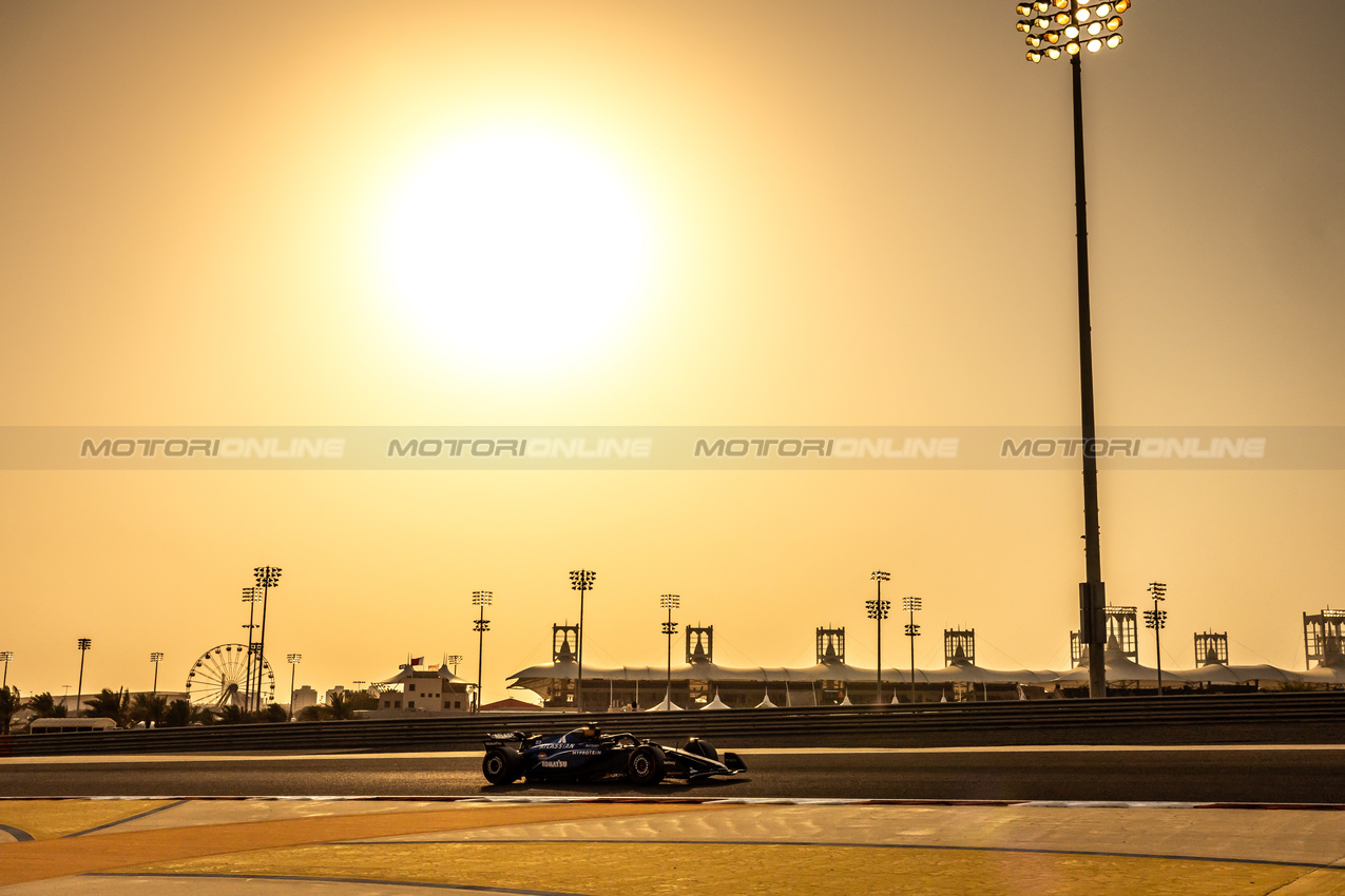 GP BAHRAIN, Alexander Albon (THA) Atlassian Williams Racing FW47.

12.04.2025. Formula 1 World Championship, Rd 4, Bahrain Grand Prix, Sakhir, Bahrain, Qualifiche Day.

- www.xpbimages.com, EMail: requests@xpbimages.com © Copyright: Bearne / XPB Images