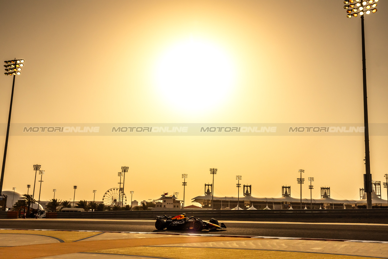 GP BAHRAIN, Max Verstappen (NLD) Red Bull Racing RB21.

12.04.2025. Formula 1 World Championship, Rd 4, Bahrain Grand Prix, Sakhir, Bahrain, Qualifiche Day.

- www.xpbimages.com, EMail: requests@xpbimages.com © Copyright: Bearne / XPB Images
