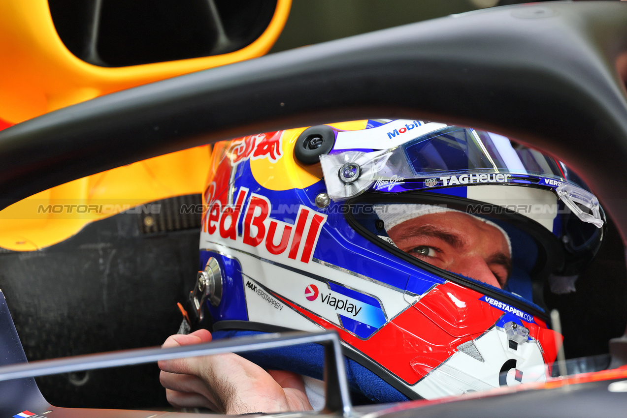 GP BAHRAIN, Max Verstappen (NLD) Red Bull Racing RB21.

12.04.2025. Formula 1 World Championship, Rd 4, Bahrain Grand Prix, Sakhir, Bahrain, Qualifiche Day.

- www.xpbimages.com, EMail: requests@xpbimages.com © Copyright: Moy / XPB Images