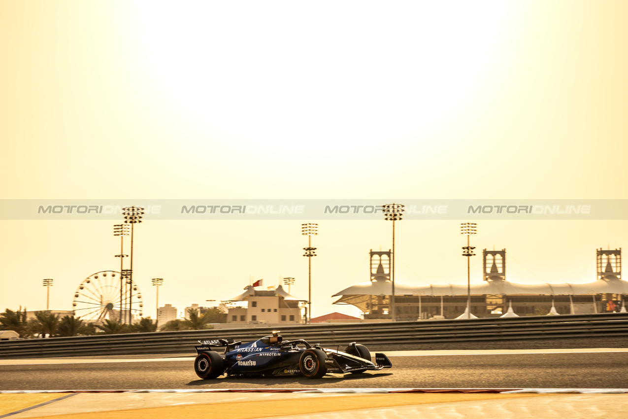 GP BAHRAIN, Alexander Albon (THA) Atlassian Williams Racing FW47.

12.04.2025. Formula 1 World Championship, Rd 4, Bahrain Grand Prix, Sakhir, Bahrain, Qualifiche Day.

- www.xpbimages.com, EMail: requests@xpbimages.com © Copyright: Bearne / XPB Images