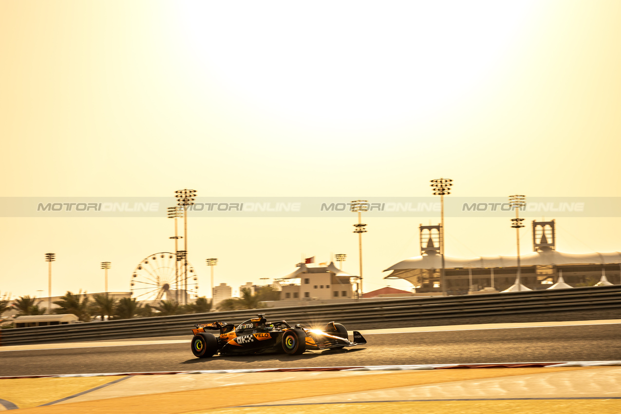 GP BAHRAIN, Oscar Piastri (AUS) McLaren MCL39.

12.04.2025. Formula 1 World Championship, Rd 4, Bahrain Grand Prix, Sakhir, Bahrain, Qualifiche Day.

- www.xpbimages.com, EMail: requests@xpbimages.com © Copyright: Bearne / XPB Images
