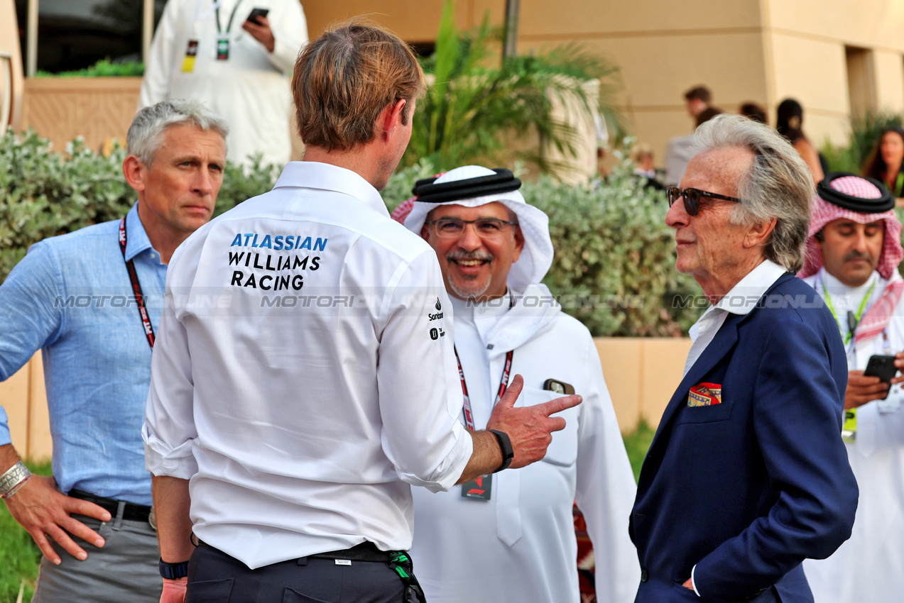 GP BAHRAIN, (L to R): James Matthews (GBR) Eden Rock Group CEO - Atlassian Williams Racing Board Member with Crown Prince Shaikh Salman bin Isa Hamad Al Khalifa (BRN) e Luca di Montezemolo (ITA).

12.04.2025. Formula 1 World Championship, Rd 4, Bahrain Grand Prix, Sakhir, Bahrain, Qualifiche Day.

- www.xpbimages.com, EMail: requests@xpbimages.com © Copyright: Moy / XPB Images