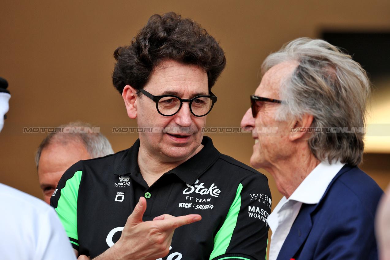 GP BAHRAIN, (L to R): Mattia Binotto (ITA) Sauber Motorsport Chief Operating e Chief Technical Officer with Luca di Montezemolo (ITA).

12.04.2025. Formula 1 World Championship, Rd 4, Bahrain Grand Prix, Sakhir, Bahrain, Qualifiche Day.

- www.xpbimages.com, EMail: requests@xpbimages.com © Copyright: Moy / XPB Images