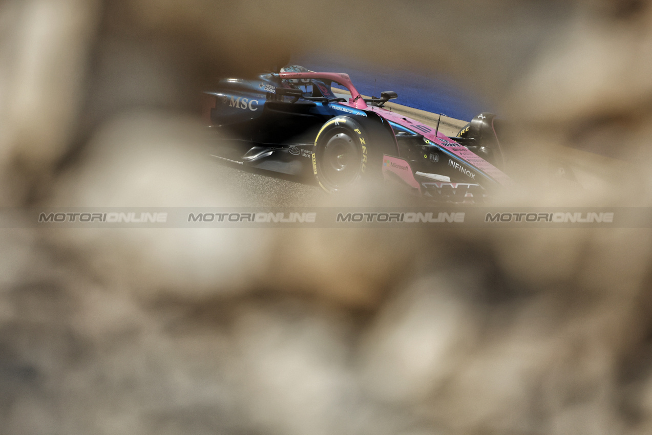 GP BAHRAIN, Pierre Gasly (FRA) Alpine F1 Team A525.

12.04.2025. Formula 1 World Championship, Rd 4, Bahrain Grand Prix, Sakhir, Bahrain, Qualifiche Day.

- www.xpbimages.com, EMail: requests@xpbimages.com © Copyright: Bearne / XPB Images