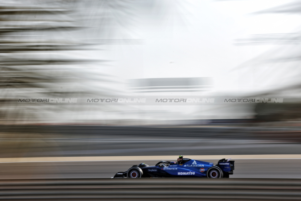 GP BAHRAIN, Carlos Sainz (ESP) Atlassian Williams Racing FW46.

12.04.2025. Formula 1 World Championship, Rd 4, Bahrain Grand Prix, Sakhir, Bahrain, Qualifiche Day.

- www.xpbimages.com, EMail: requests@xpbimages.com © Copyright: Charniaux / XPB Images