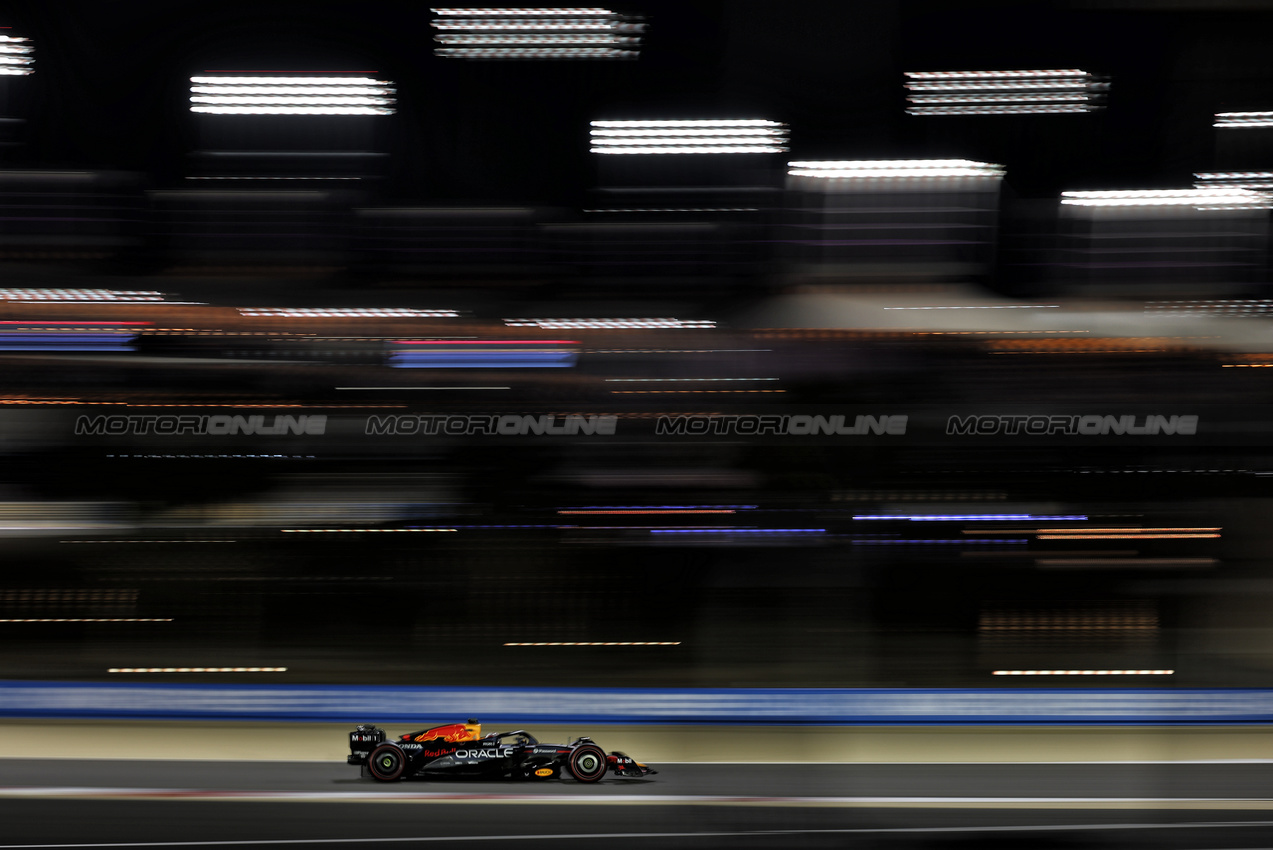 GP BAHRAIN, Max Verstappen (NLD) Red Bull Racing RB21.

12.04.2025. Formula 1 World Championship, Rd 4, Bahrain Grand Prix, Sakhir, Bahrain, Qualifiche Day.

- www.xpbimages.com, EMail: requests@xpbimages.com © Copyright: Charniaux / XPB Images