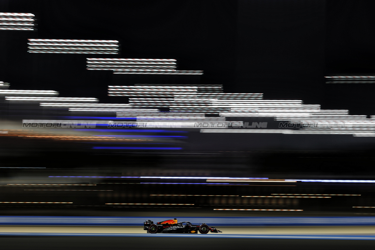 GP BAHRAIN, Max Verstappen (NLD) Red Bull Racing RB21.

12.04.2025. Formula 1 World Championship, Rd 4, Bahrain Grand Prix, Sakhir, Bahrain, Qualifiche Day.

- www.xpbimages.com, EMail: requests@xpbimages.com © Copyright: Charniaux / XPB Images