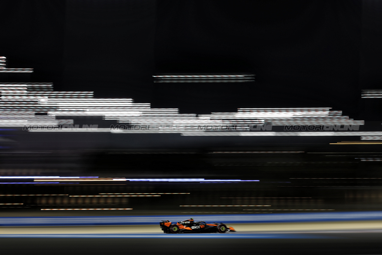 GP BAHRAIN, Lando Norris (GBR) McLaren MCL39.

12.04.2025. Formula 1 World Championship, Rd 4, Bahrain Grand Prix, Sakhir, Bahrain, Qualifiche Day.

- www.xpbimages.com, EMail: requests@xpbimages.com © Copyright: Charniaux / XPB Images