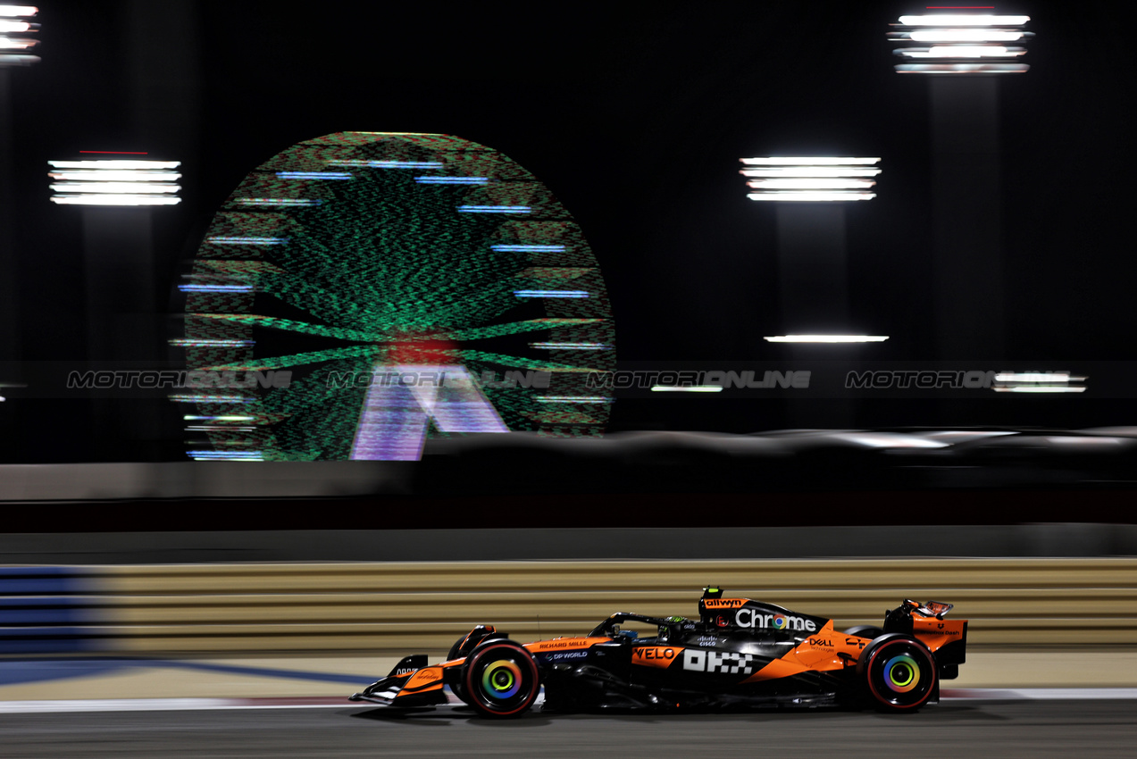 GP BAHRAIN, Lando Norris (GBR) McLaren MCL39.

12.04.2025. Formula 1 World Championship, Rd 4, Bahrain Grand Prix, Sakhir, Bahrain, Qualifiche Day.

- www.xpbimages.com, EMail: requests@xpbimages.com © Copyright: Moy / XPB Images