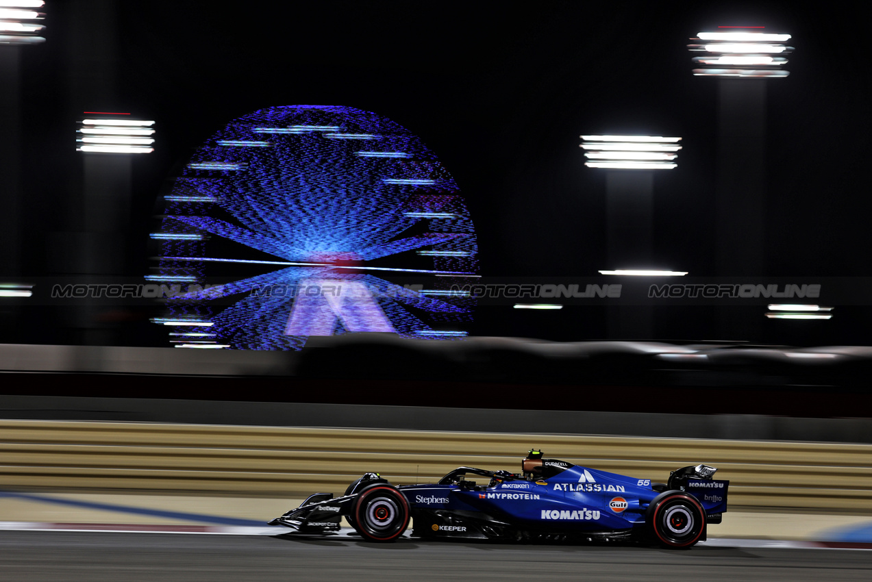 GP BAHRAIN, Carlos Sainz (ESP) Atlassian Williams Racing FW46.

12.04.2025. Formula 1 World Championship, Rd 4, Bahrain Grand Prix, Sakhir, Bahrain, Qualifiche Day.

- www.xpbimages.com, EMail: requests@xpbimages.com © Copyright: Moy / XPB Images