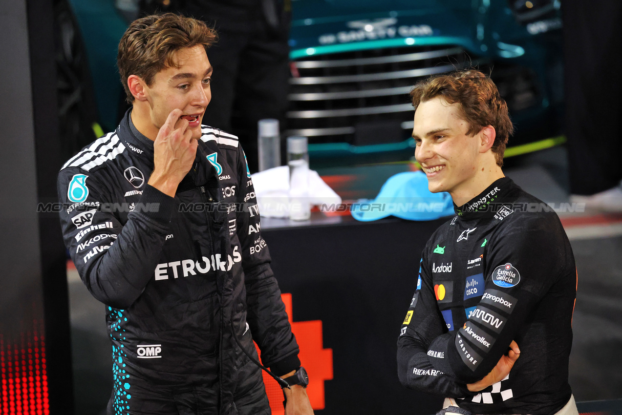 GP BAHRAIN, (L to R): Third placed George Russell (GBR) Mercedes AMG F1 in qualifying parc ferme with pole sitter Oscar Piastri (AUS) McLaren.

12.04.2025. Formula 1 World Championship, Rd 4, Bahrain Grand Prix, Sakhir, Bahrain, Qualifiche Day.

- www.xpbimages.com, EMail: requests@xpbimages.com © Copyright: Batchelor / XPB Images
