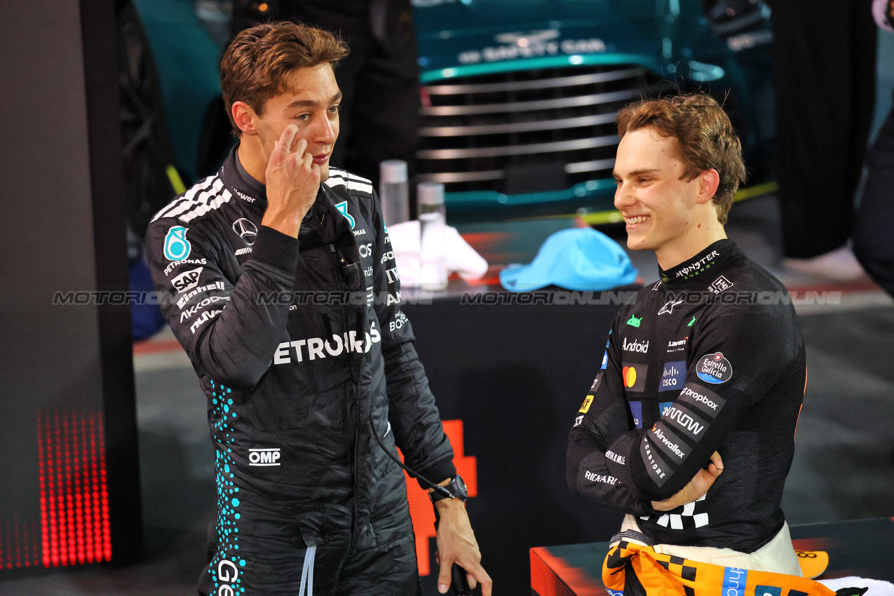 GP BAHRAIN, (L to R): Third placed George Russell (GBR) Mercedes AMG F1 in qualifying parc ferme with pole sitter Oscar Piastri (AUS) McLaren.

12.04.2025. Formula 1 World Championship, Rd 4, Bahrain Grand Prix, Sakhir, Bahrain, Qualifiche Day.

- www.xpbimages.com, EMail: requests@xpbimages.com © Copyright: Batchelor / XPB Images