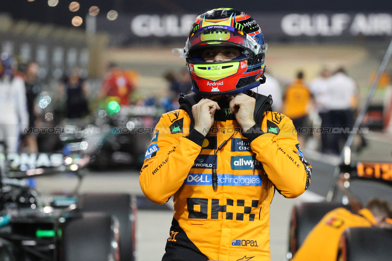 GP BAHRAIN, Oscar Piastri (AUS), McLaren 
12.04.2025. Formula 1 World Championship, Rd 4, Bahrain Grand Prix, Sakhir, Bahrain, Qualifiche Day.
- www.xpbimages.com, EMail: requests@xpbimages.com © Copyright: Charniaux / XPB Images