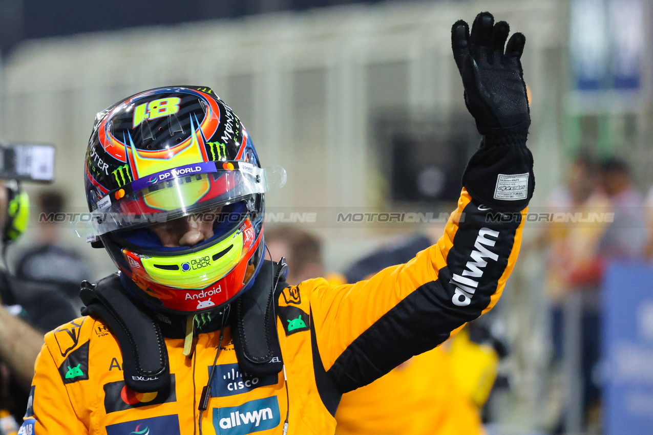 GP BAHRAIN, Oscar Piastri (AUS), McLaren 
12.04.2025. Formula 1 World Championship, Rd 4, Bahrain Grand Prix, Sakhir, Bahrain, Qualifiche Day.
- www.xpbimages.com, EMail: requests@xpbimages.com © Copyright: Charniaux / XPB Images