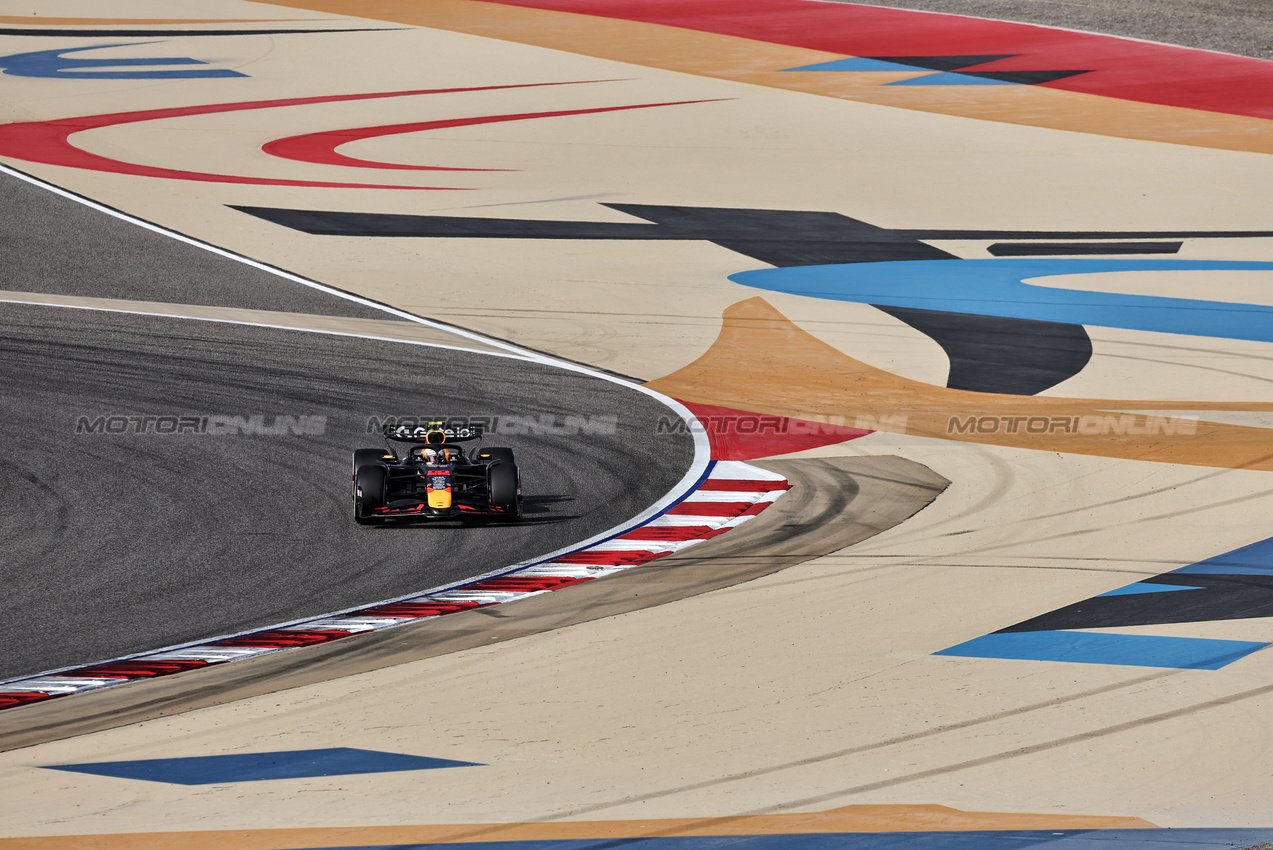GP BAHRAIN, Yuki Tsunoda (JPN) Red Bull Racing RB21.

12.04.2025. Formula 1 World Championship, Rd 4, Bahrain Grand Prix, Sakhir, Bahrain, Qualifiche Day.

- www.xpbimages.com, EMail: requests@xpbimages.com © Copyright: Moy / XPB Images