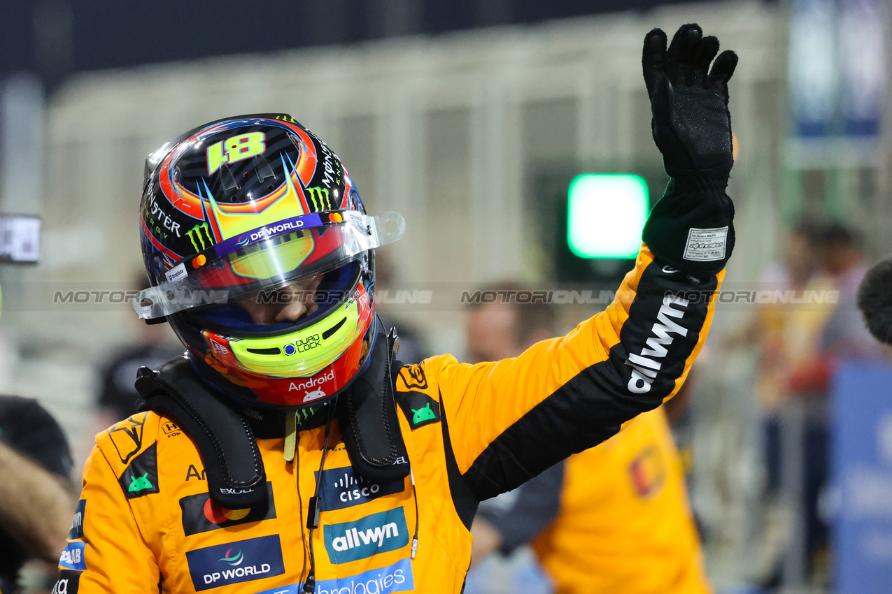 GP BAHRAIN, Oscar Piastri (AUS), McLaren 
12.04.2025. Formula 1 World Championship, Rd 4, Bahrain Grand Prix, Sakhir, Bahrain, Qualifiche Day.
- www.xpbimages.com, EMail: requests@xpbimages.com © Copyright: Charniaux / XPB Images