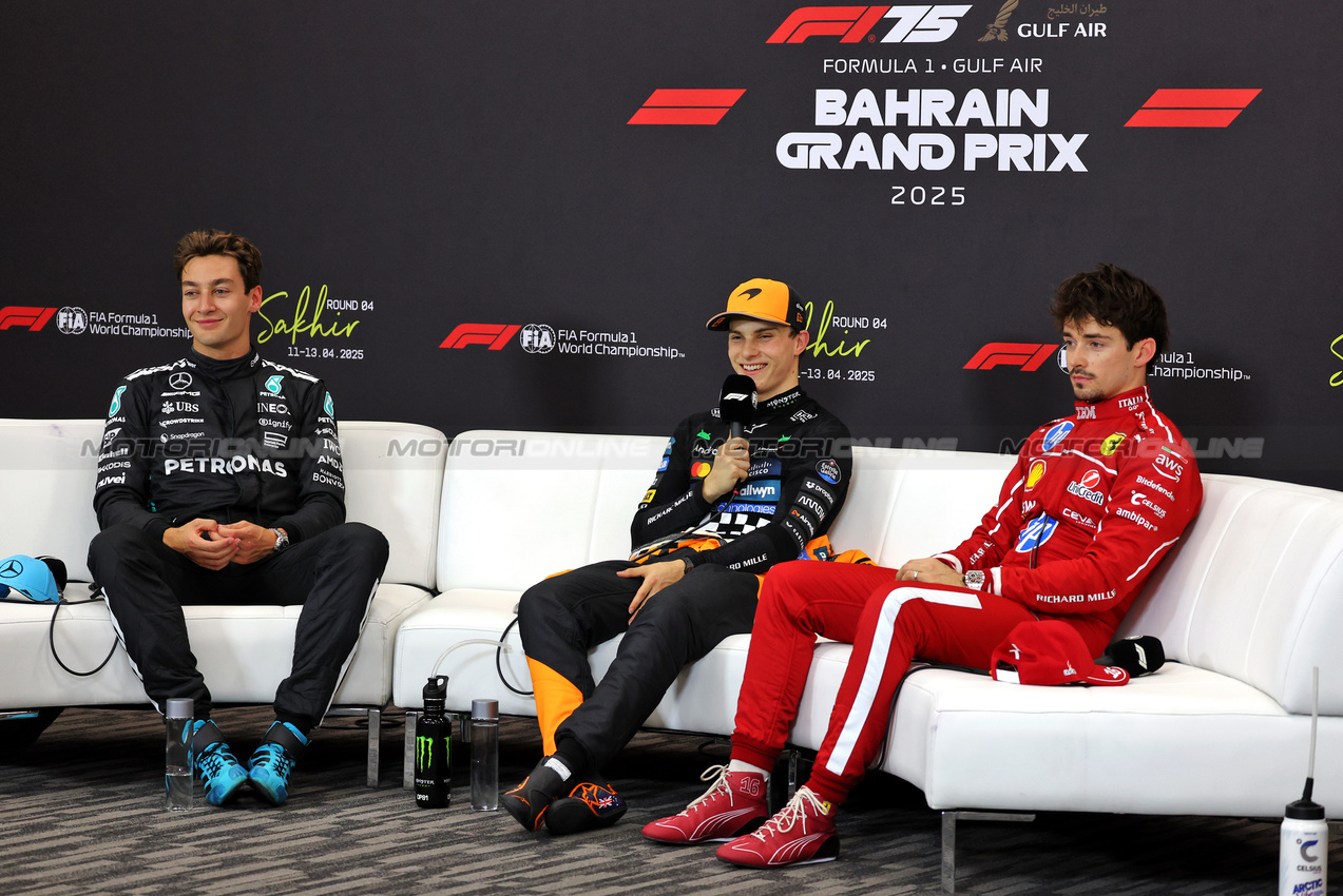GP BAHRAIN, (L to R): George Russell (GBR) Mercedes AMG F1; Oscar Piastri (AUS) McLaren; e Charles Leclerc (MON) Ferrari, in the post qualifying FIA Press Conference.

12.04.2025. Formula 1 World Championship, Rd 4, Bahrain Grand Prix, Sakhir, Bahrain, Qualifiche Day.

- www.xpbimages.com, EMail: requests@xpbimages.com © Copyright: Moy / XPB Images