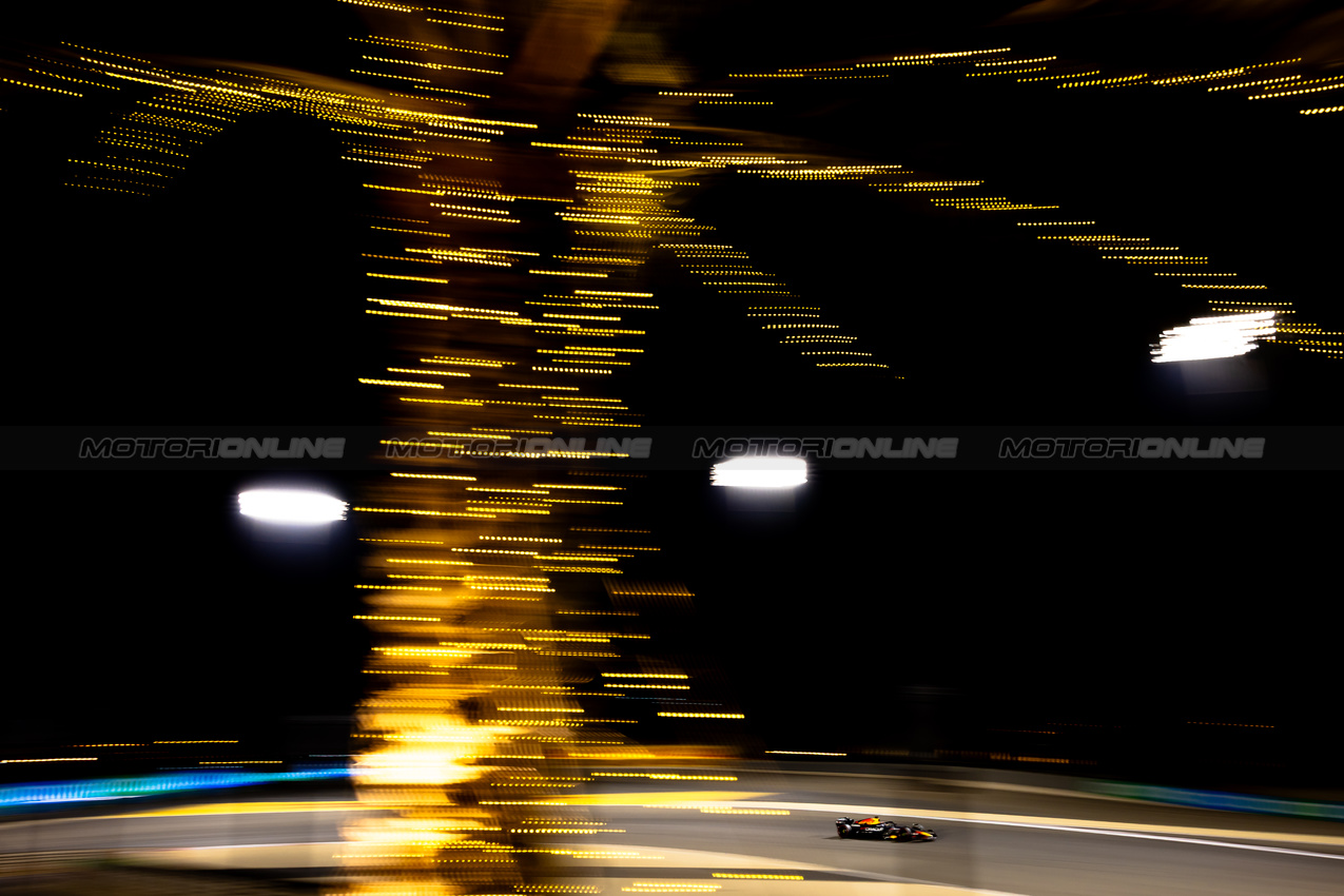 GP BAHRAIN, Max Verstappen (NLD) Red Bull Racing RB21.

12.04.2025. Formula 1 World Championship, Rd 4, Bahrain Grand Prix, Sakhir, Bahrain, Qualifiche Day.

- www.xpbimages.com, EMail: requests@xpbimages.com © Copyright: Bearne / XPB Images