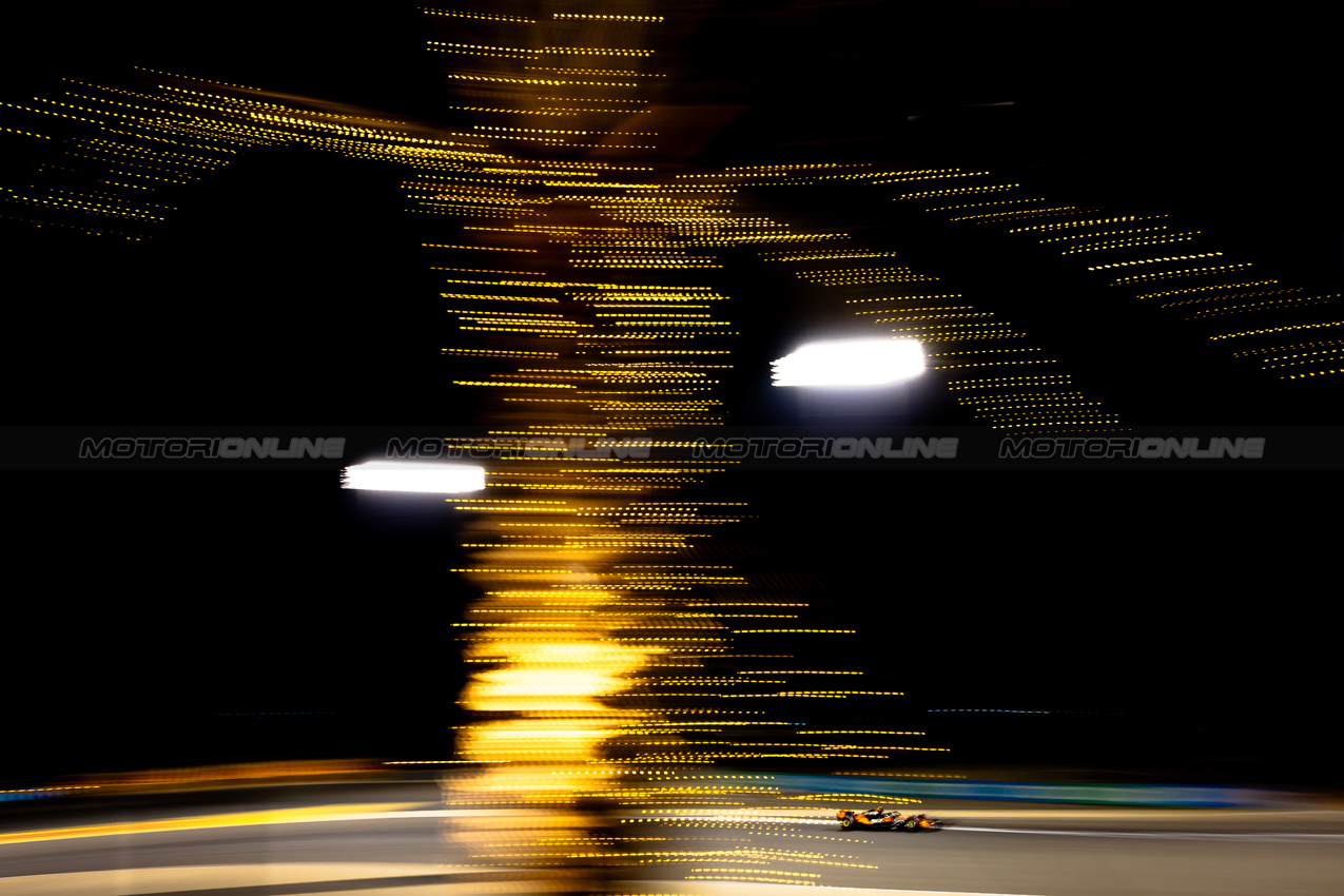 GP BAHRAIN, Lando Norris (GBR) McLaren MCL39.

12.04.2025. Formula 1 World Championship, Rd 4, Bahrain Grand Prix, Sakhir, Bahrain, Qualifiche Day.

- www.xpbimages.com, EMail: requests@xpbimages.com © Copyright: Bearne / XPB Images