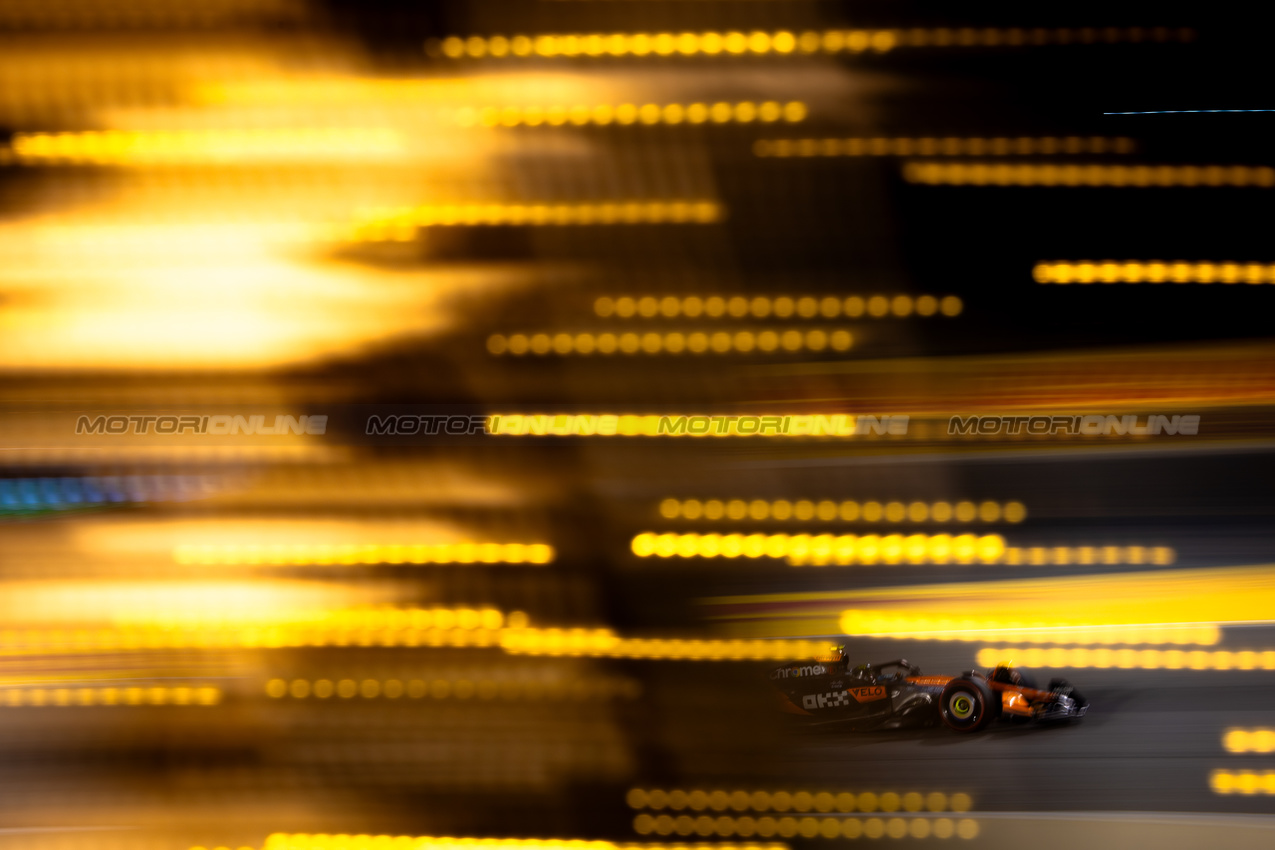GP BAHRAIN, Lando Norris (GBR) McLaren MCL39.

12.04.2025. Formula 1 World Championship, Rd 4, Bahrain Grand Prix, Sakhir, Bahrain, Qualifiche Day.

- www.xpbimages.com, EMail: requests@xpbimages.com © Copyright: Bearne / XPB Images