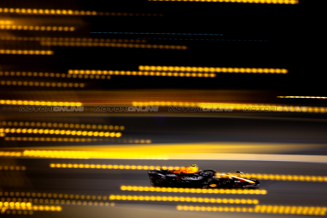GP BAHRAIN, Yuki Tsunoda (JPN) Red Bull Racing RB21.

12.04.2025. Formula 1 World Championship, Rd 4, Bahrain Grand Prix, Sakhir, Bahrain, Qualifiche Day.

- www.xpbimages.com, EMail: requests@xpbimages.com © Copyright: Bearne / XPB Images