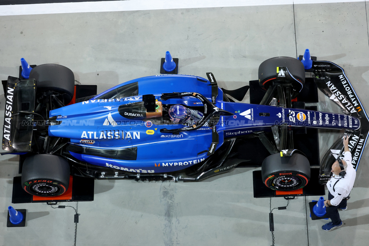 GP BAHRAIN, Alexander Albon (THA) Atlassian Williams Racing FW47.

12.04.2025. Formula 1 World Championship, Rd 4, Bahrain Grand Prix, Sakhir, Bahrain, Qualifiche Day.

 - www.xpbimages.com, EMail: requests@xpbimages.com © Copyright: Coates / XPB Images
