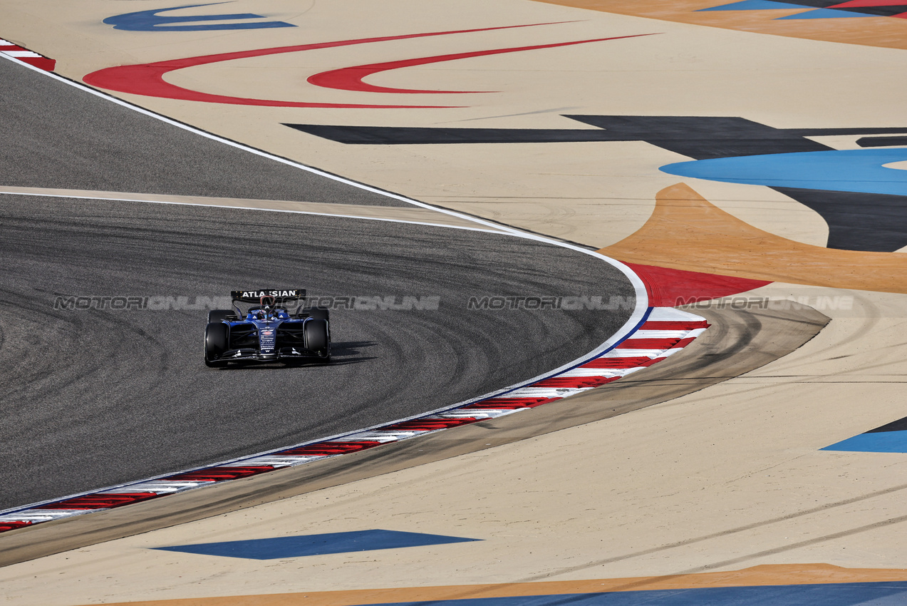 GP BAHRAIN, Alexander Albon (THA) Atlassian Williams Racing FW47.

12.04.2025. Formula 1 World Championship, Rd 4, Bahrain Grand Prix, Sakhir, Bahrain, Qualifiche Day.

- www.xpbimages.com, EMail: requests@xpbimages.com © Copyright: Moy / XPB Images