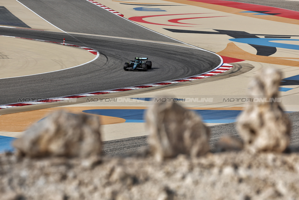 GP BAHRAIN, Lance Stroll (CDN) Aston Martin F1 Team AMR25.

12.04.2025. Formula 1 World Championship, Rd 4, Bahrain Grand Prix, Sakhir, Bahrain, Qualifiche Day.

- www.xpbimages.com, EMail: requests@xpbimages.com © Copyright: Moy / XPB Images