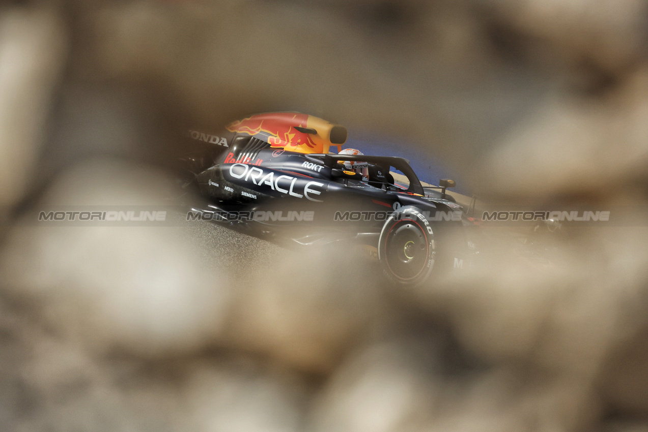 GP BAHRAIN, Yuki Tsunoda (JPN) Red Bull Racing RB21.

12.04.2025. Formula 1 World Championship, Rd 4, Bahrain Grand Prix, Sakhir, Bahrain, Qualifiche Day.

- www.xpbimages.com, EMail: requests@xpbimages.com © Copyright: Bearne / XPB Images