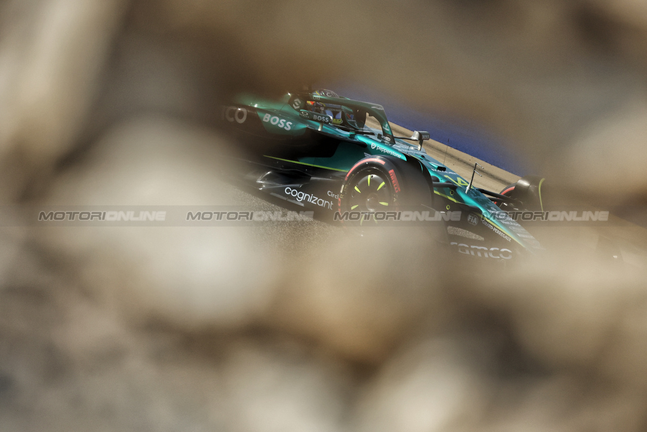 GP BAHRAIN, Fernando Alonso (ESP) Aston Martin F1 Team AMR25.

12.04.2025. Formula 1 World Championship, Rd 4, Bahrain Grand Prix, Sakhir, Bahrain, Qualifiche Day.

- www.xpbimages.com, EMail: requests@xpbimages.com © Copyright: Bearne / XPB Images