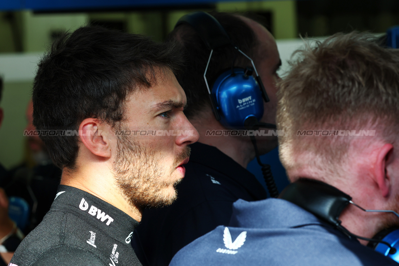 GP BAHRAIN, Pierre Gasly (FRA) Alpine F1 Team. 

12.04.2025. Formula 1 World Championship, Rd 4, Bahrain Grand Prix, Sakhir, Bahrain, Qualifiche Day.

- www.xpbimages.com, EMail: requests@xpbimages.com © Copyright: Batchelor / XPB Images