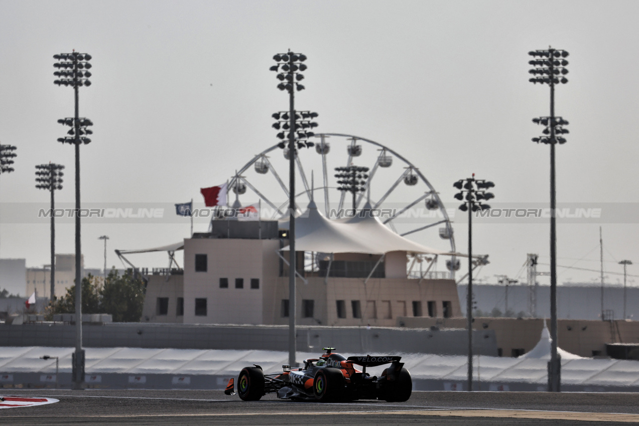 GP BAHRAIN, Lando Norris (GBR) McLaren MCL39.



12.04.2025. Formula 1 World Championship, Rd 4, Bahrain Grand Prix, Sakhir, Bahrain, Qualifiche Day.

- www.xpbimages.com, EMail: requests@xpbimages.com © Copyright: Moy / XPB Images